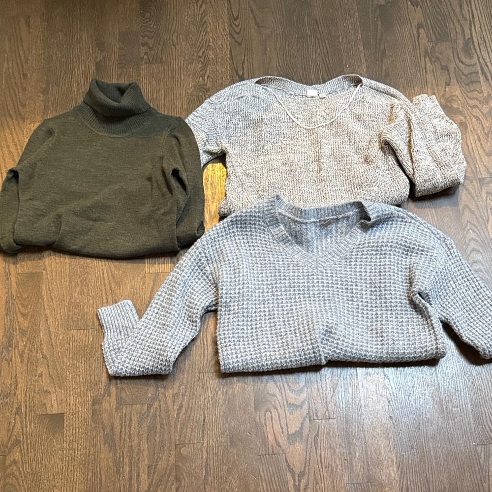 Womans knit sweater bundle medium